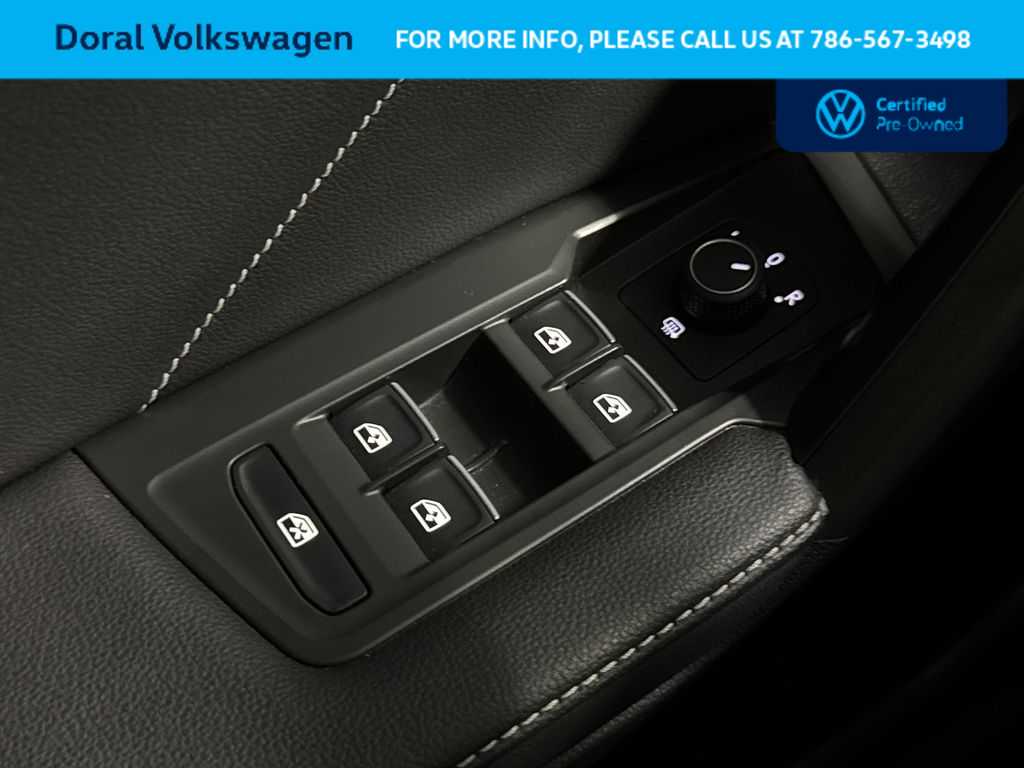 Thumbnail: 2024 Volkswagen Tiguan - 17