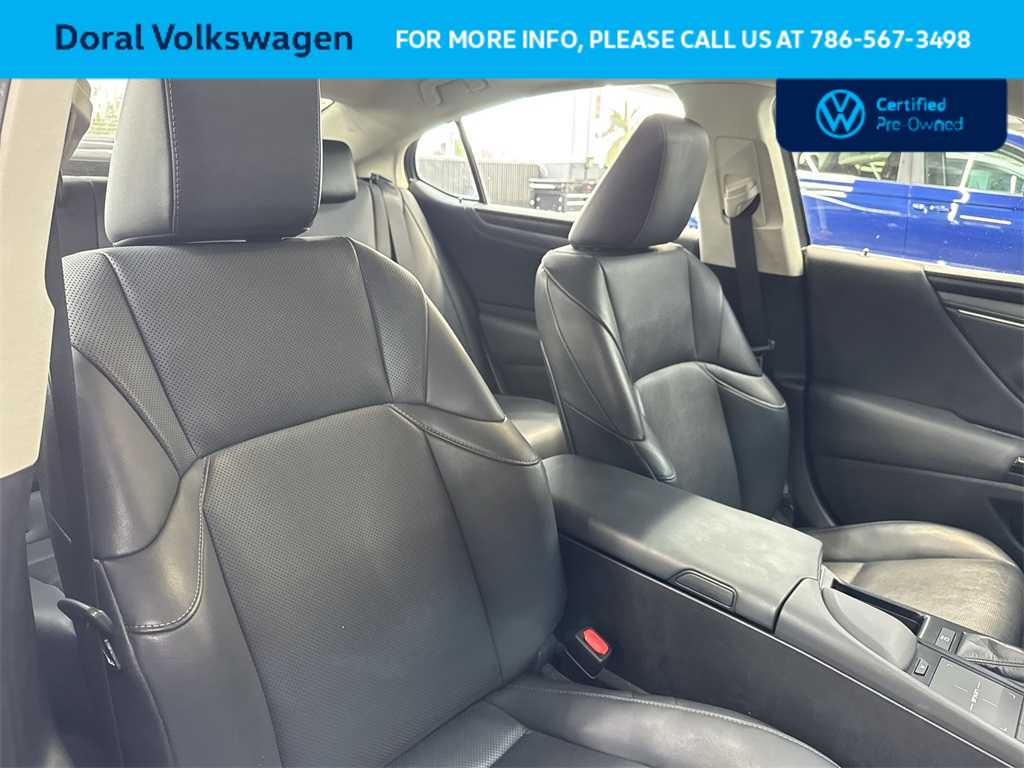 Thumbnail: 2022 Lexus ES - 27