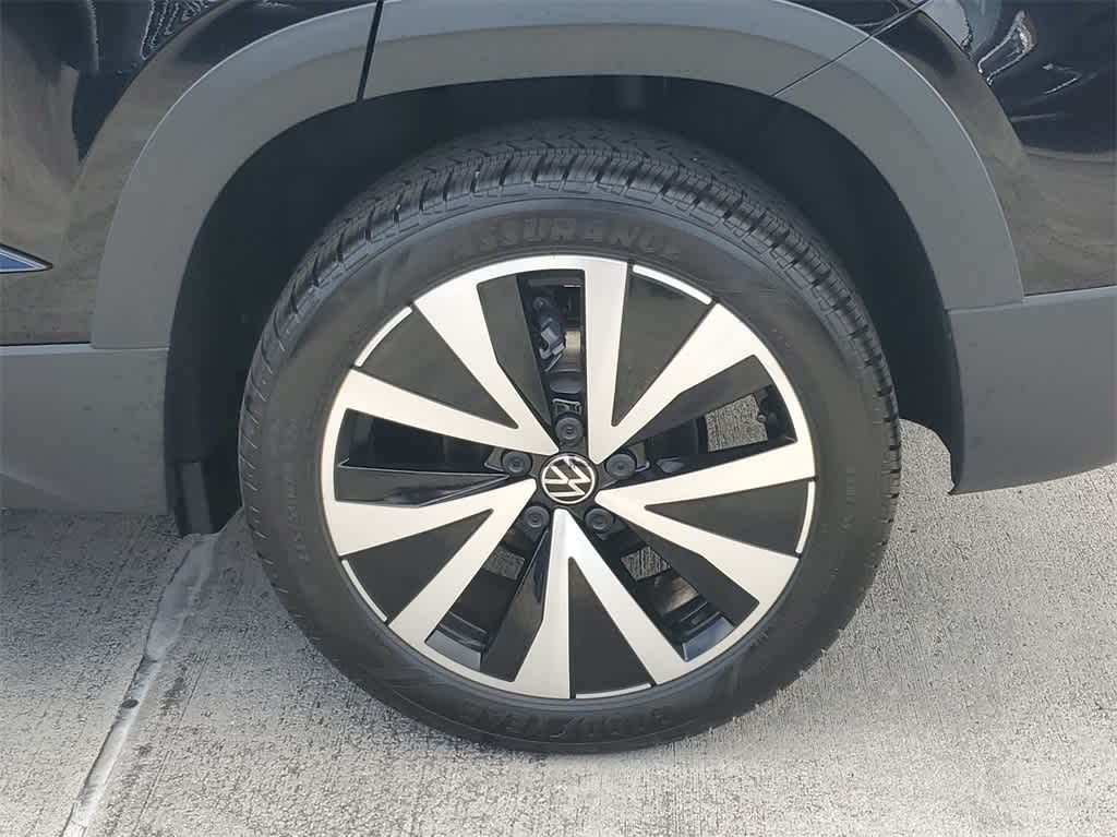 2024 Volkswagen Taos SE 9