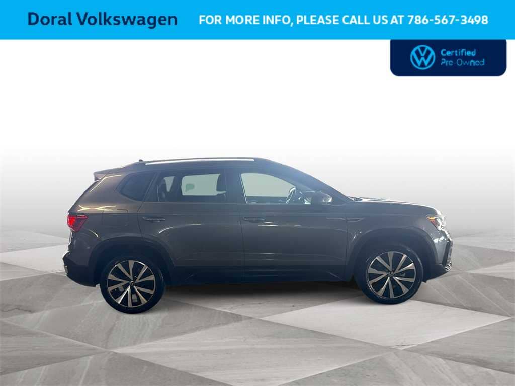 Thumbnail: 2022 Volkswagen Taos - 9