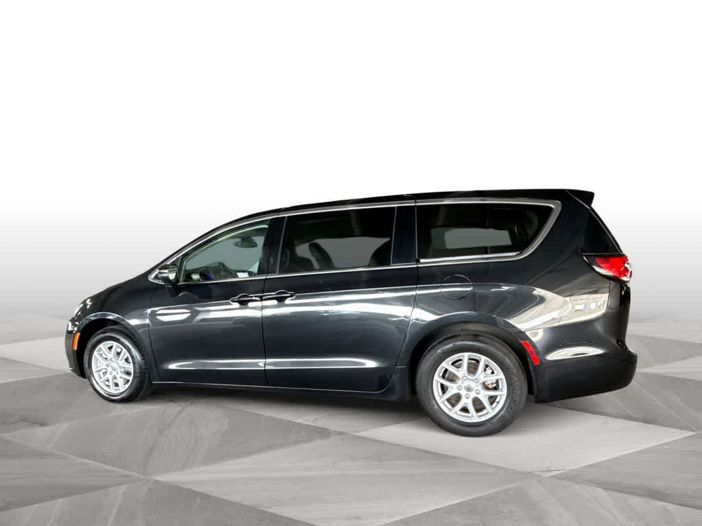 Thumbnail: 2023 Chrysler Pacifica - 5