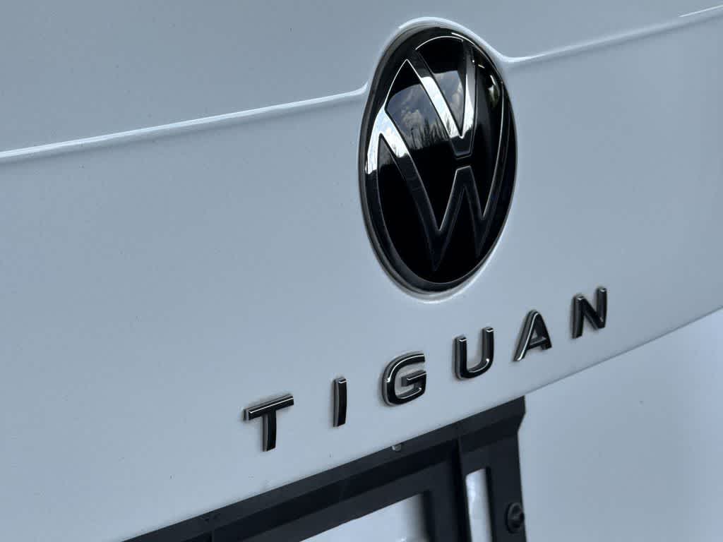 Thumbnail: 2023 Volkswagen Tiguan - 10