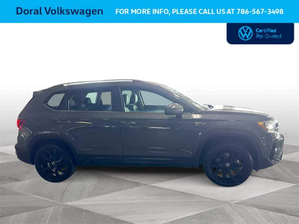 Thumbnail: 2022 Volkswagen Taos - 9