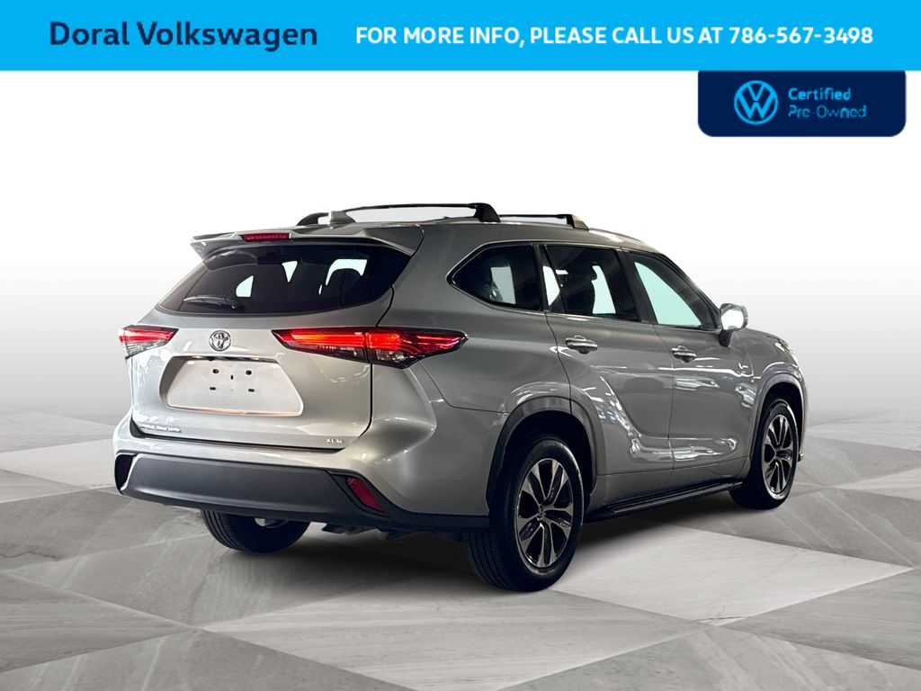 Thumbnail: 2023 Toyota Highlander - 8