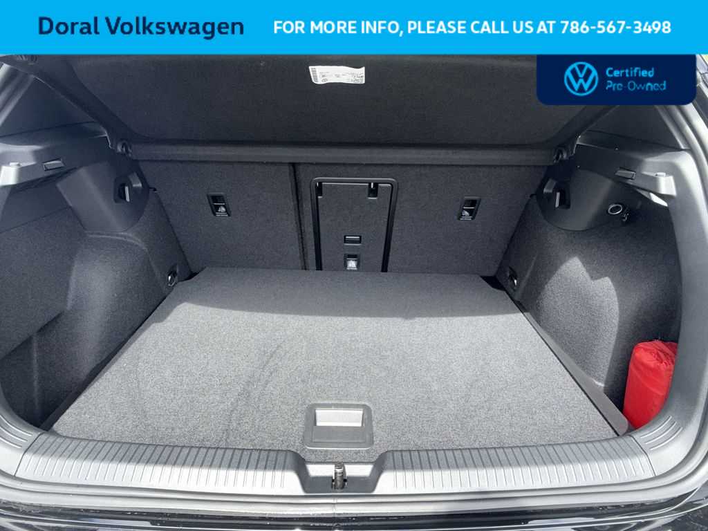 Thumbnail: 2025 Volkswagen Golf - 25