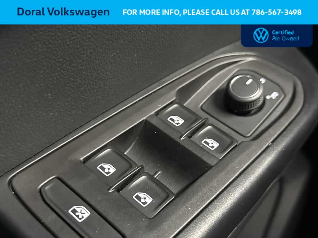 Thumbnail: 2025 Volkswagen Taos - 17