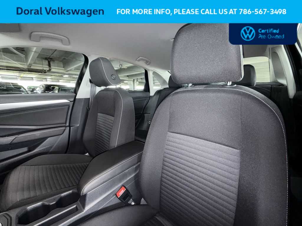 Thumbnail: 2023 Volkswagen Jetta - 14