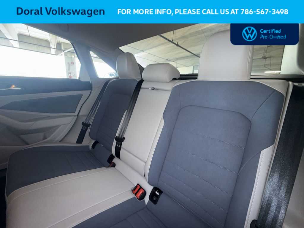 2025 Volkswagen Jetta SE - Photo 22