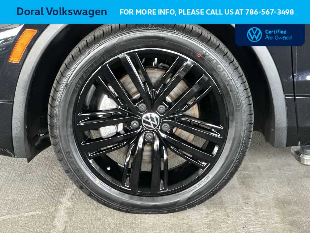 Thumbnail: 2022 Volkswagen Tiguan - 11