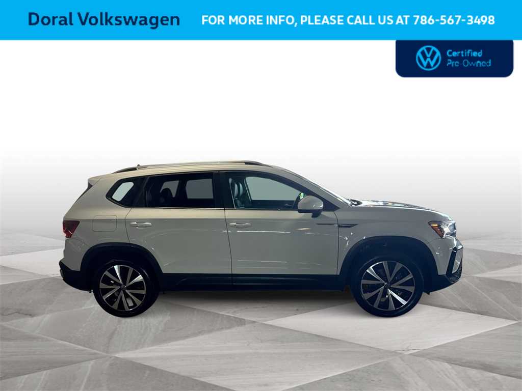 Thumbnail: 2022 Volkswagen Taos - 9