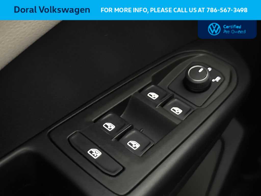 Thumbnail: 2025 Volkswagen Taos - 17