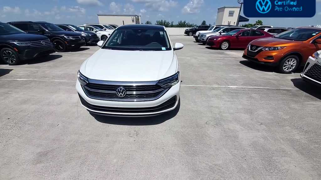 Thumbnail: 2023 Volkswagen Jetta - 3