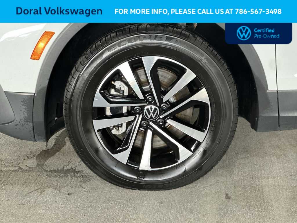 Thumbnail: 2023 Volkswagen Tiguan - 11