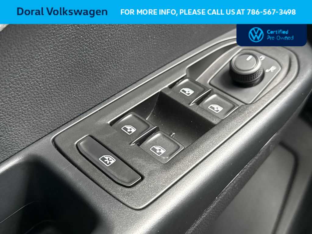 Thumbnail: 2024 Volkswagen Taos - 17