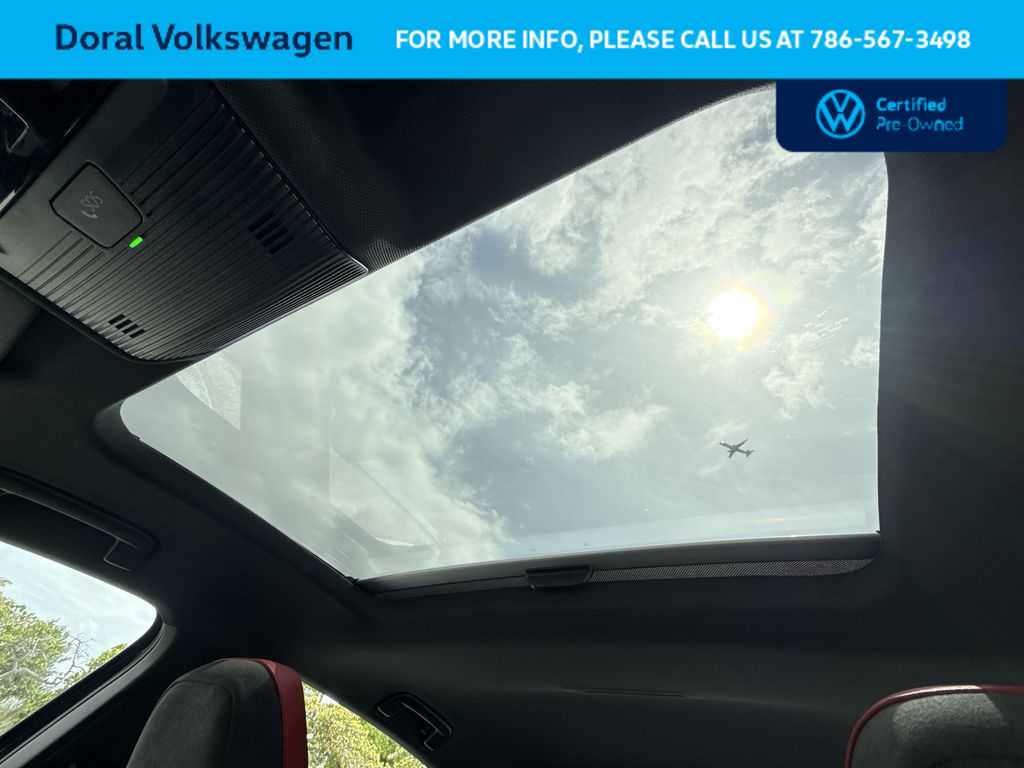 Thumbnail: 2025 Volkswagen Golf - 17