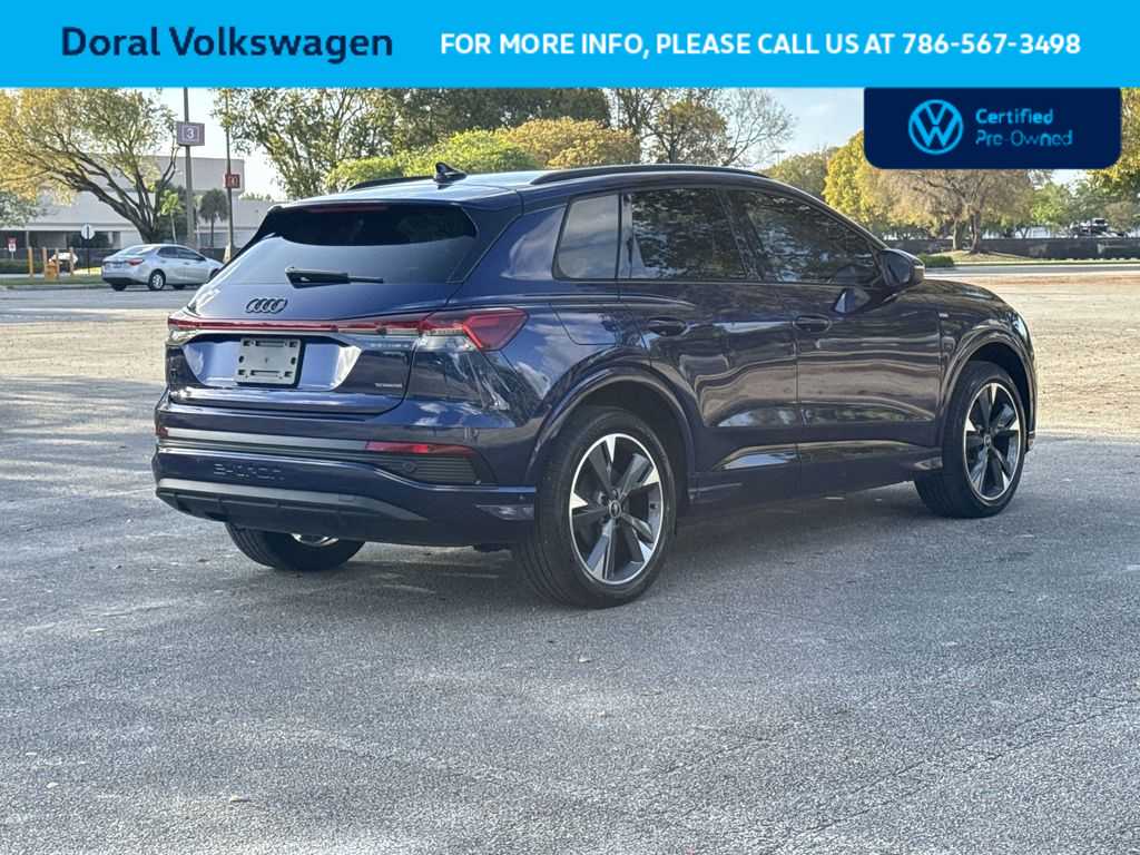 Thumbnail: 2023 Audi Q4 e-tron - 8