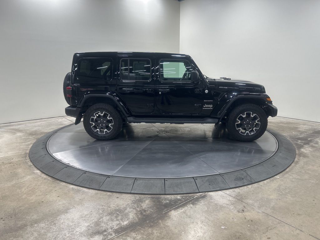 2024 Jeep Wrangler Sahara photo 4