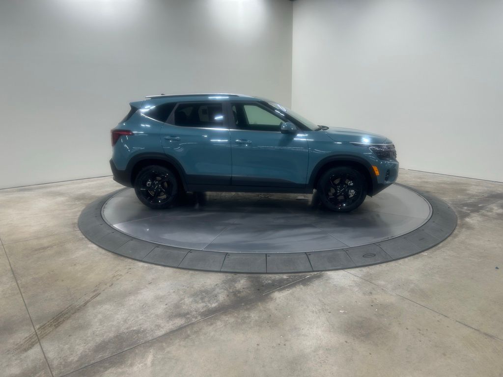 2026 Kia Seltos EX photo 3