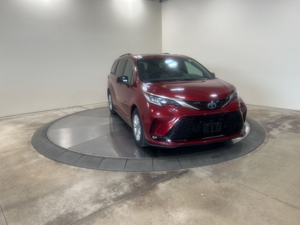 2021 Toyota Sienna XSE photo 4