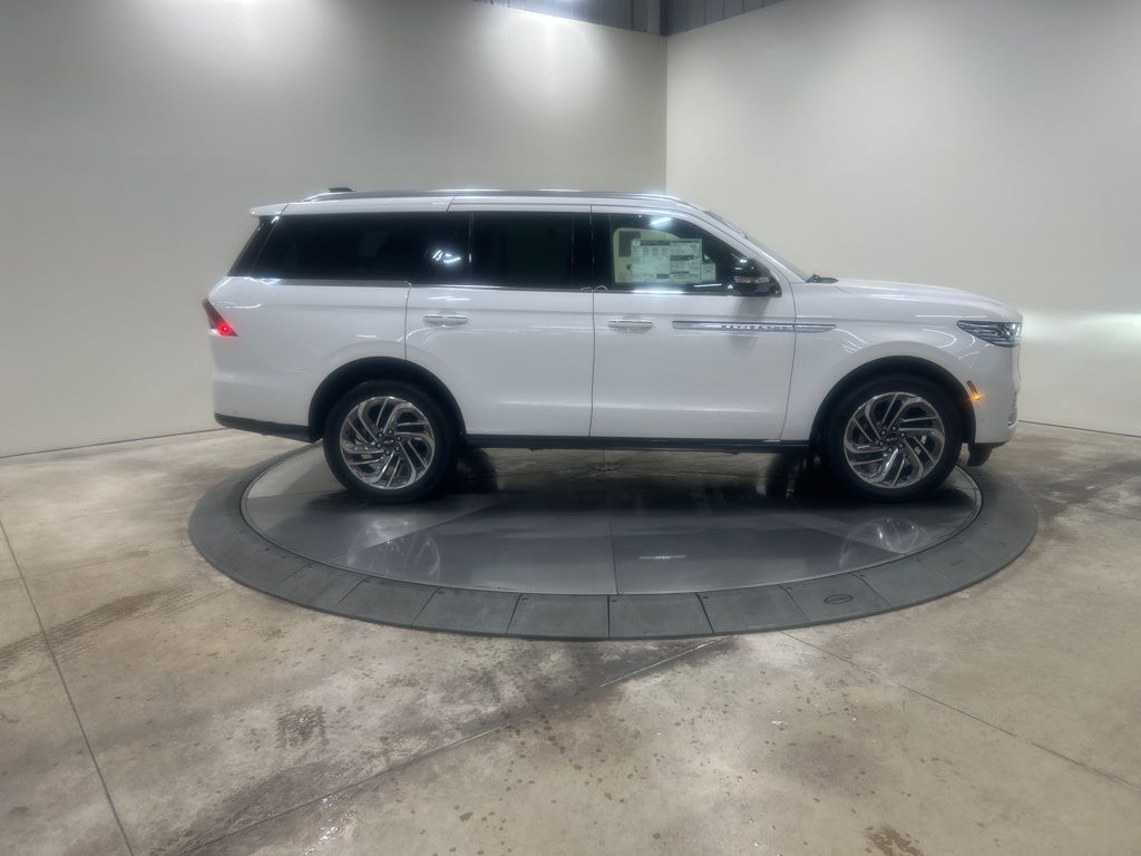 2025 Lincoln Navigator Reserve photo 2