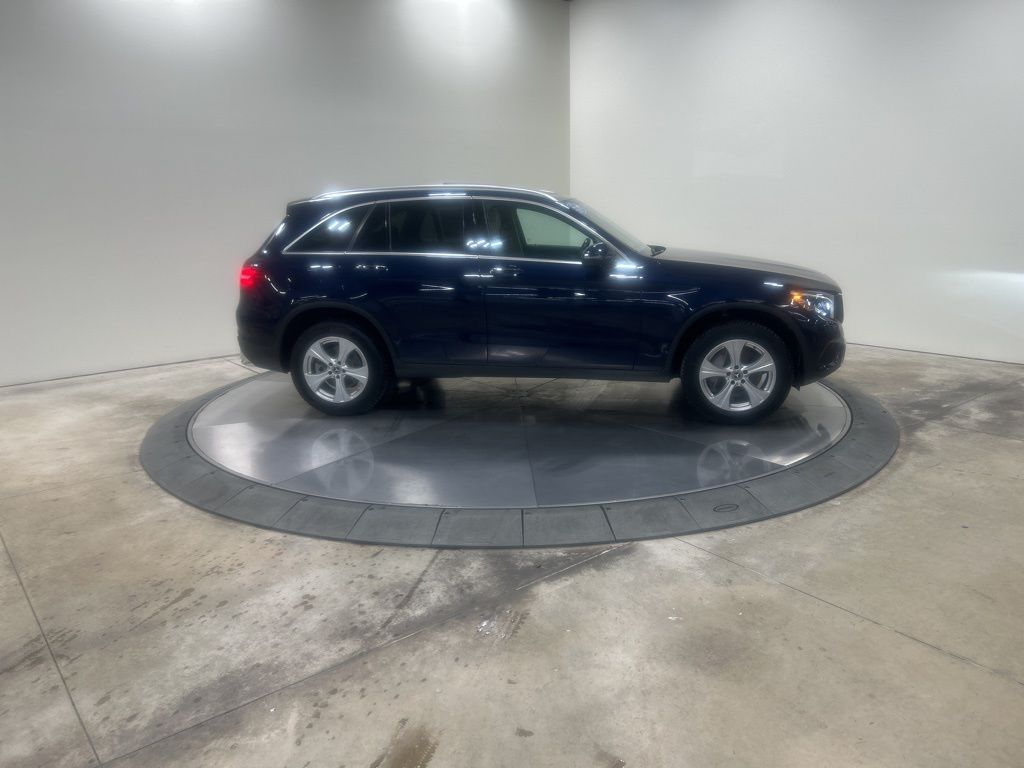 2018 Mercedes Benz GLC 300 4MATIC photo 2