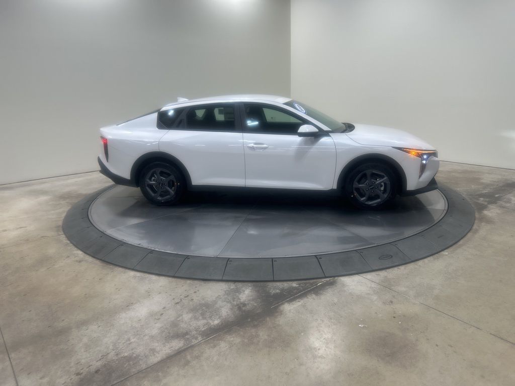 2025 Kia K4 LXS photo 3