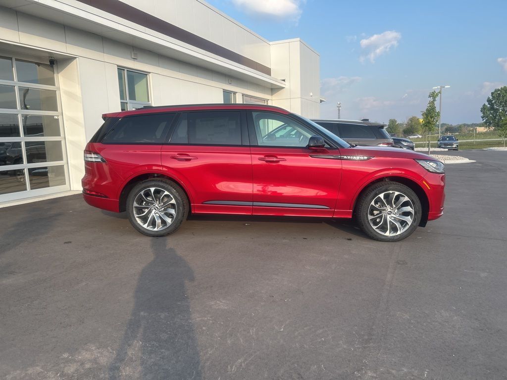 2025 Lincoln Aviator Premiere photo 3
