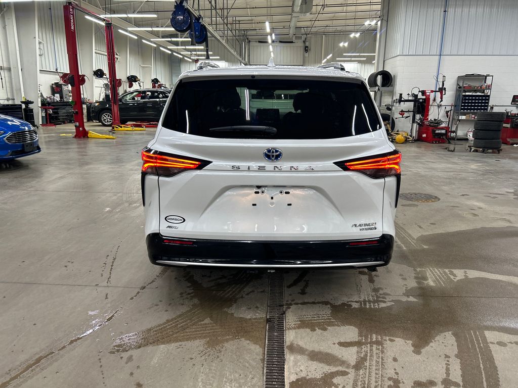2024 Toyota Sienna Platinum photo 4