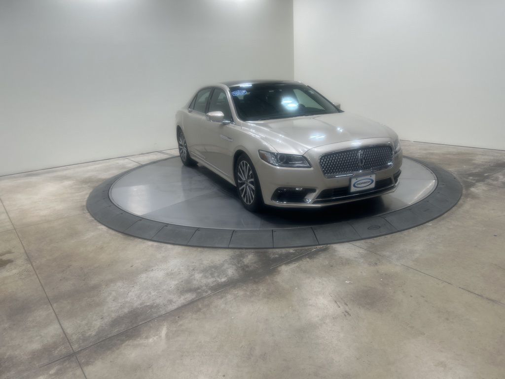 2017 Lincoln Continental Select photo 3