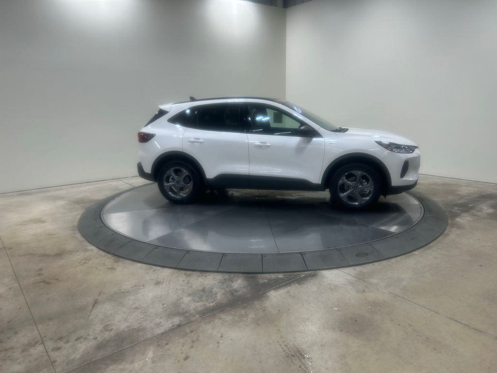 2025 Ford Escape ST-Line photo 3
