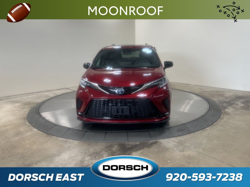 2021 Toyota Sienna XSE photo 3