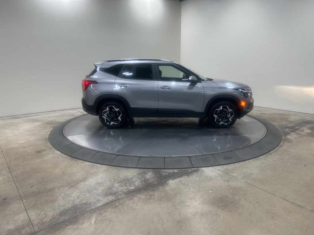 2026 Kia Seltos S photo 3