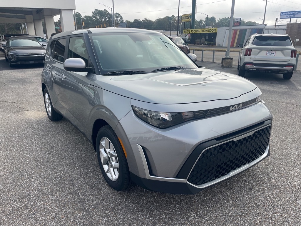 New 2025 Kia Soul LX Hatchback