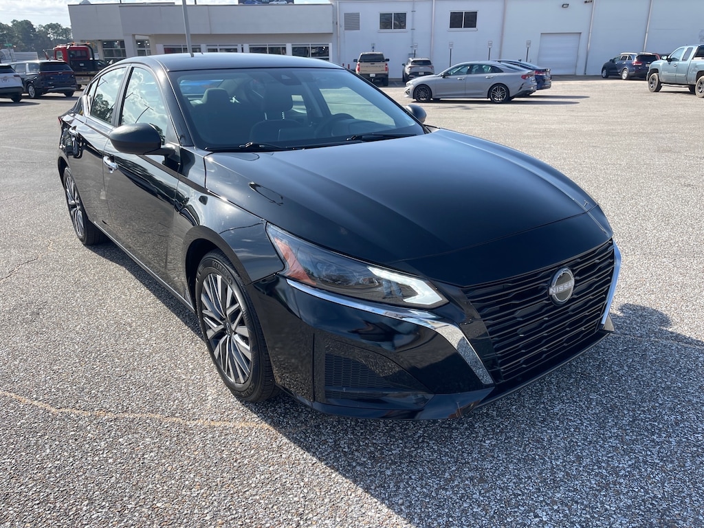 Used 2025 Nissan Altima SV Sedan