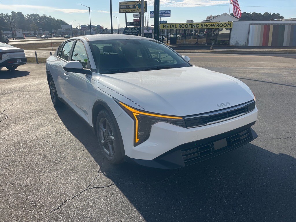 2025 Kia K4 LXS photo 3