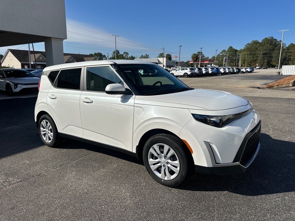 2025 Kia Soul LX photo 2