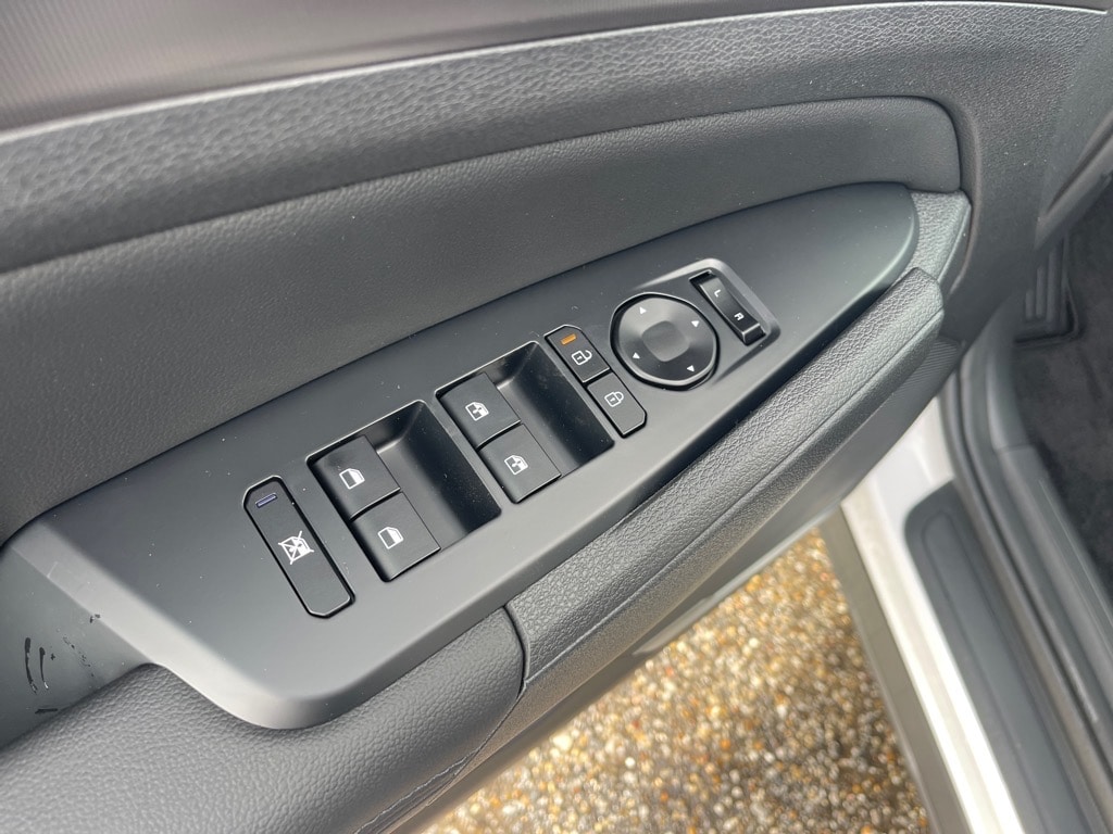 2026 Kia Sportage EX - Photo 8