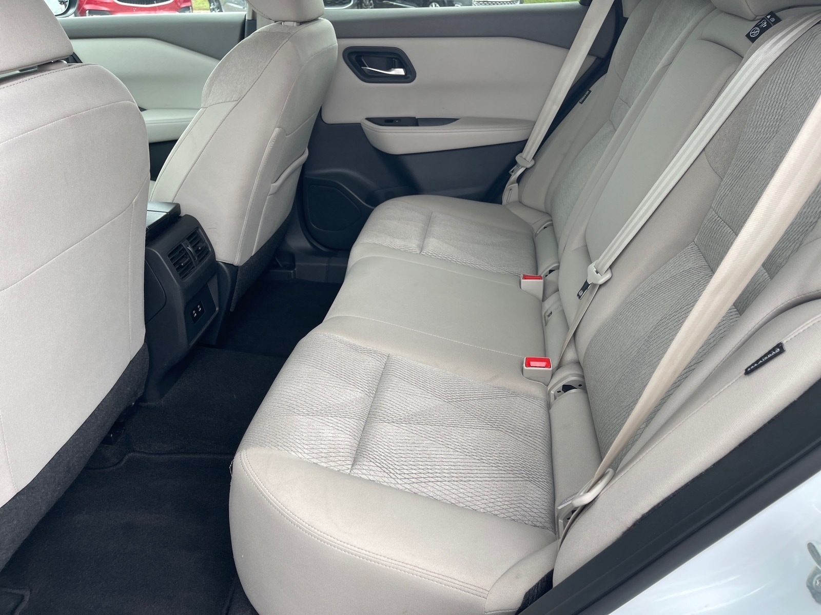 2025 Nissan Rogue SV - Photo 11