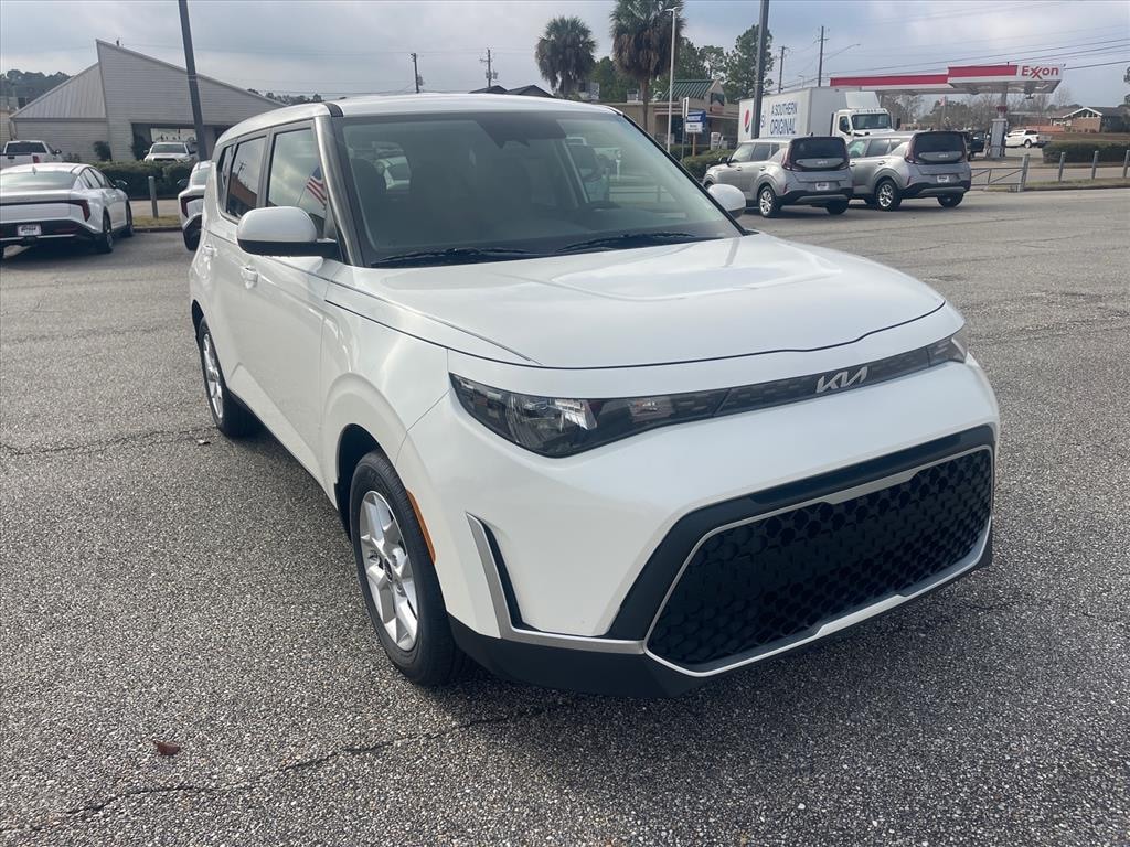 New 2025 Kia Soul LX Hatchback