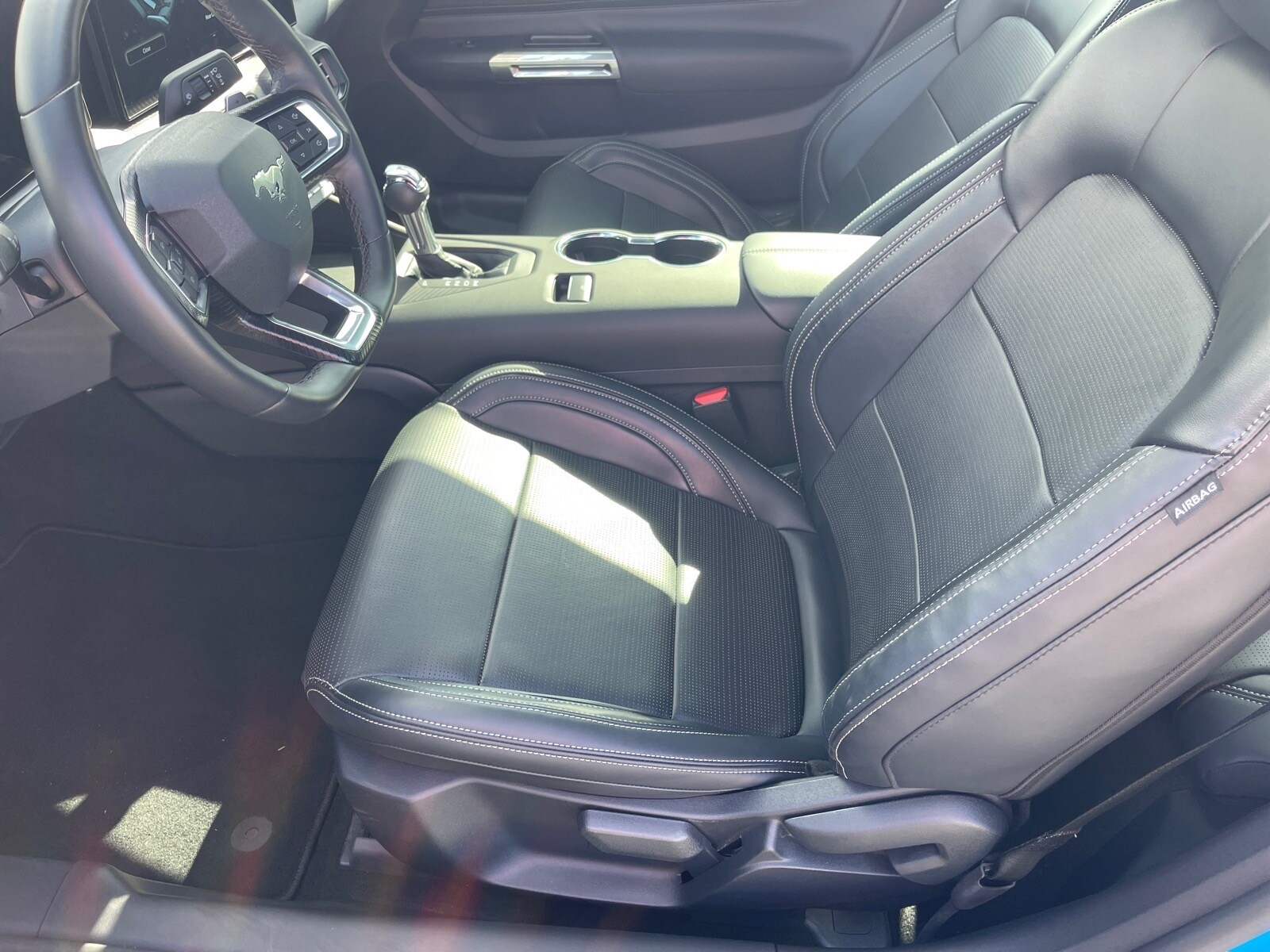 2025 Ford Mustang GT - Photo 10