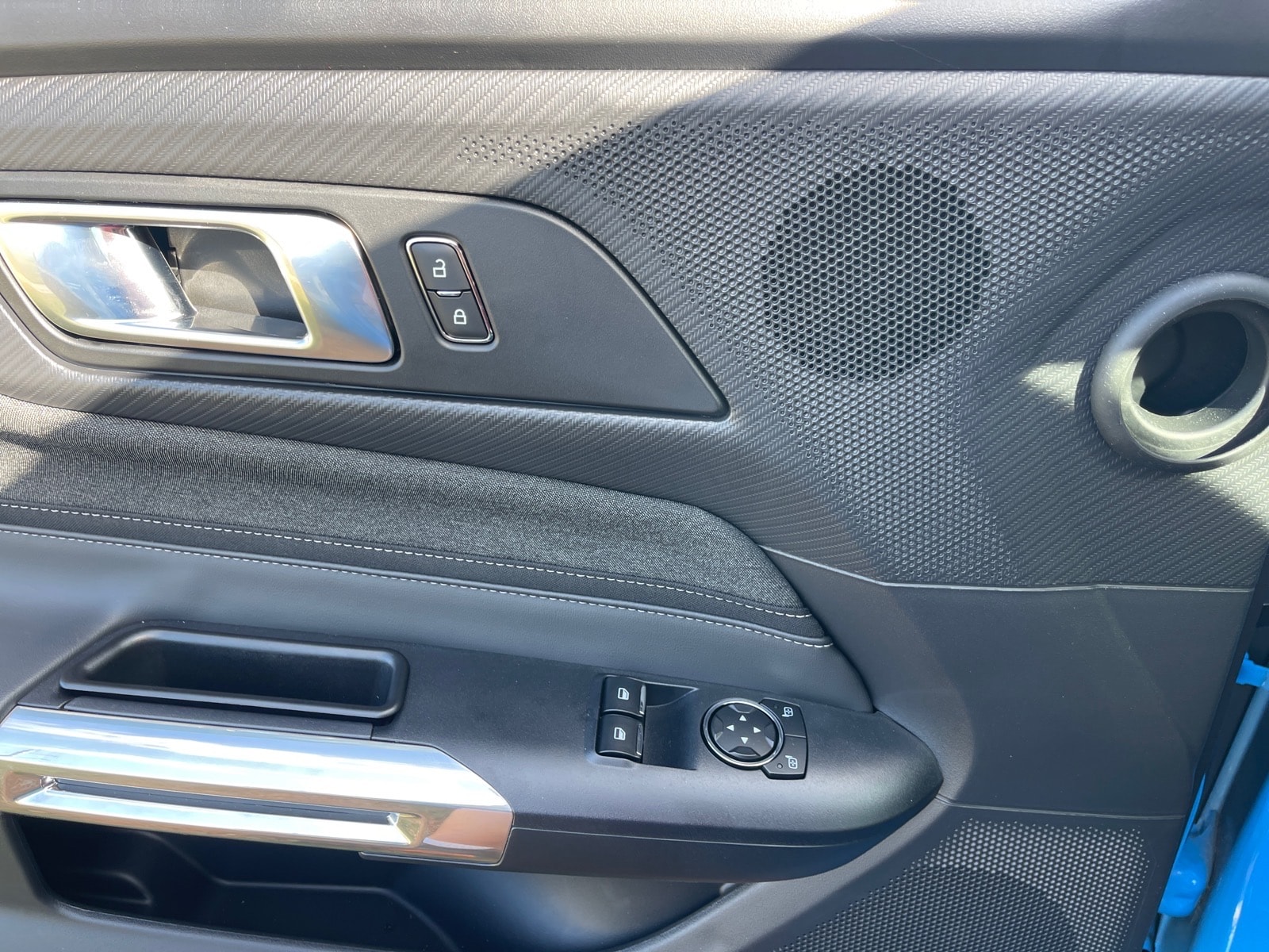 2025 Ford Mustang GT - Photo 8