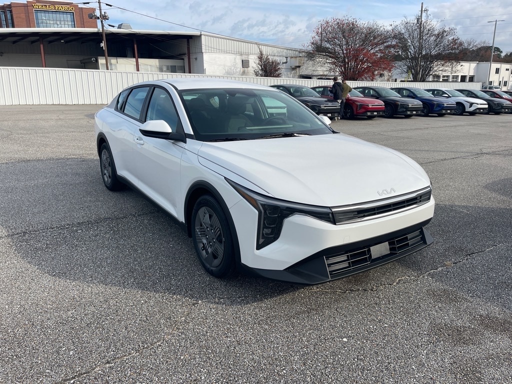 New 2025 Kia K4 LX Sedan