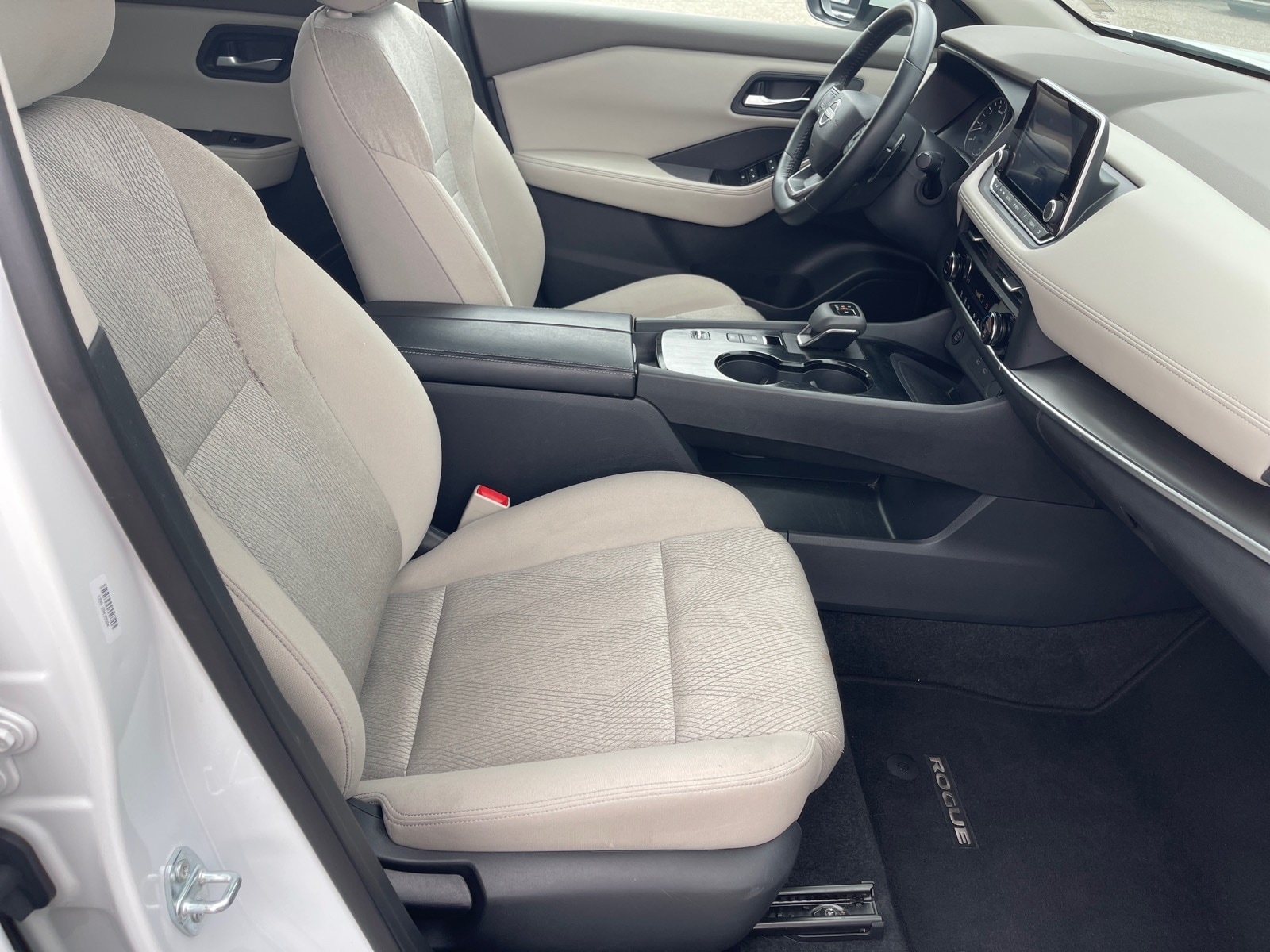2025 Nissan Rogue SV - Photo 18