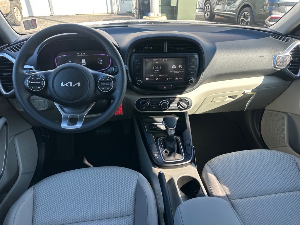 2025 Kia Soul LX photo 3