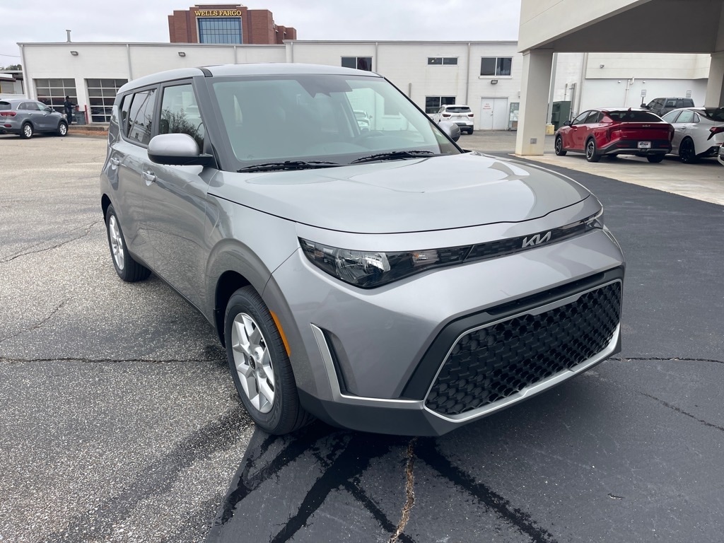 New 2025 Kia Soul LX Hatchback