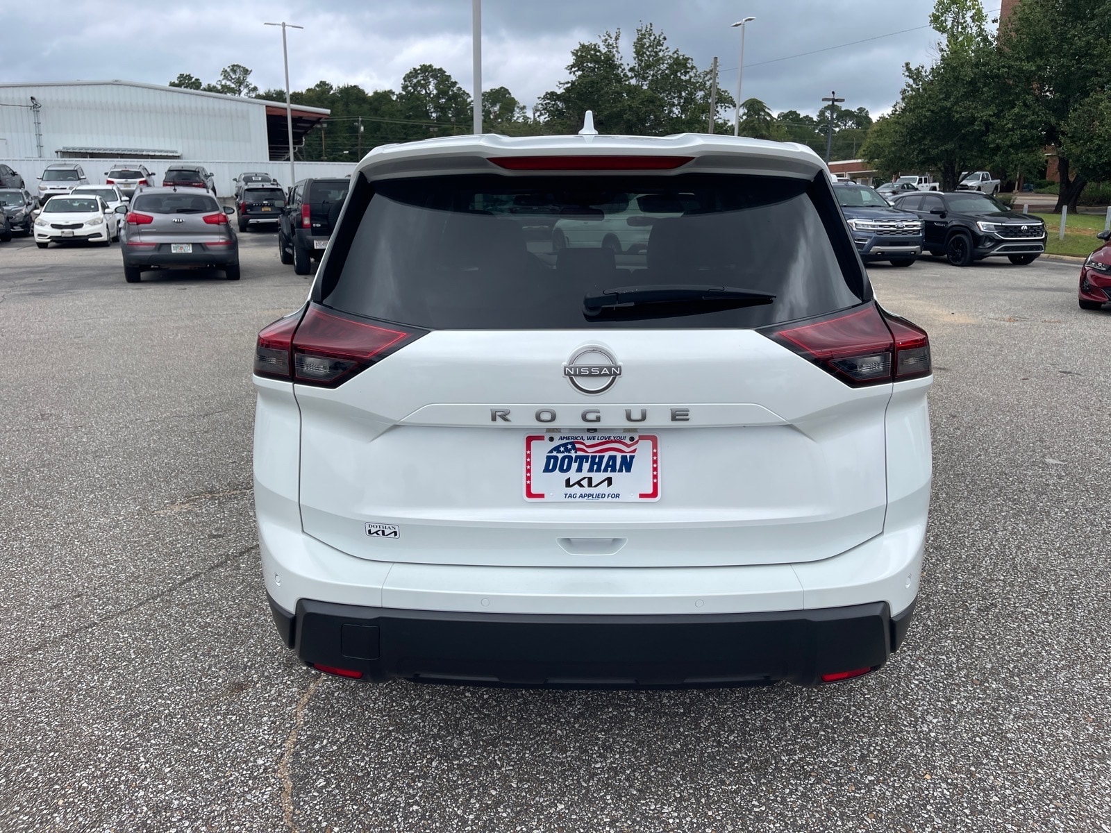 2025 Nissan Rogue SV - Photo 13