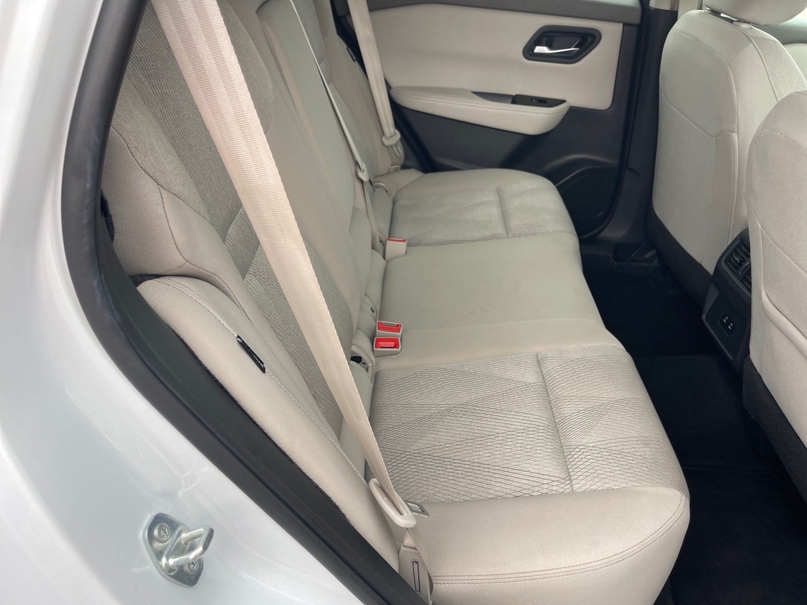 2025 Nissan Rogue SV - Photo 16