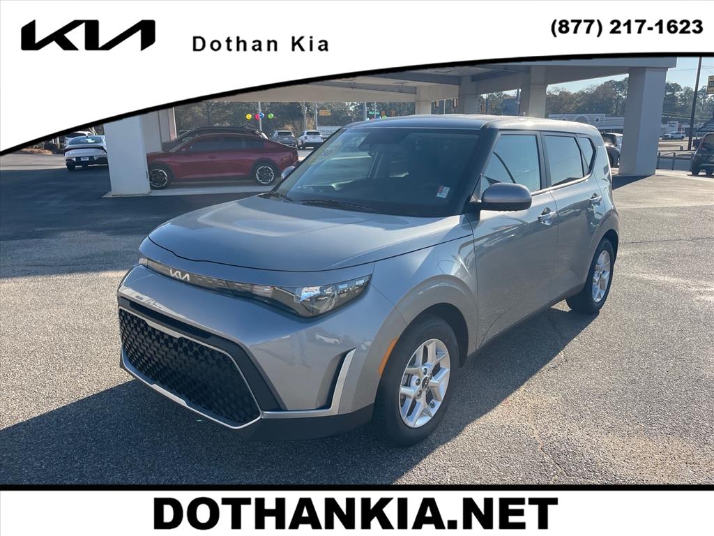 2025 Kia Soul LX's photo