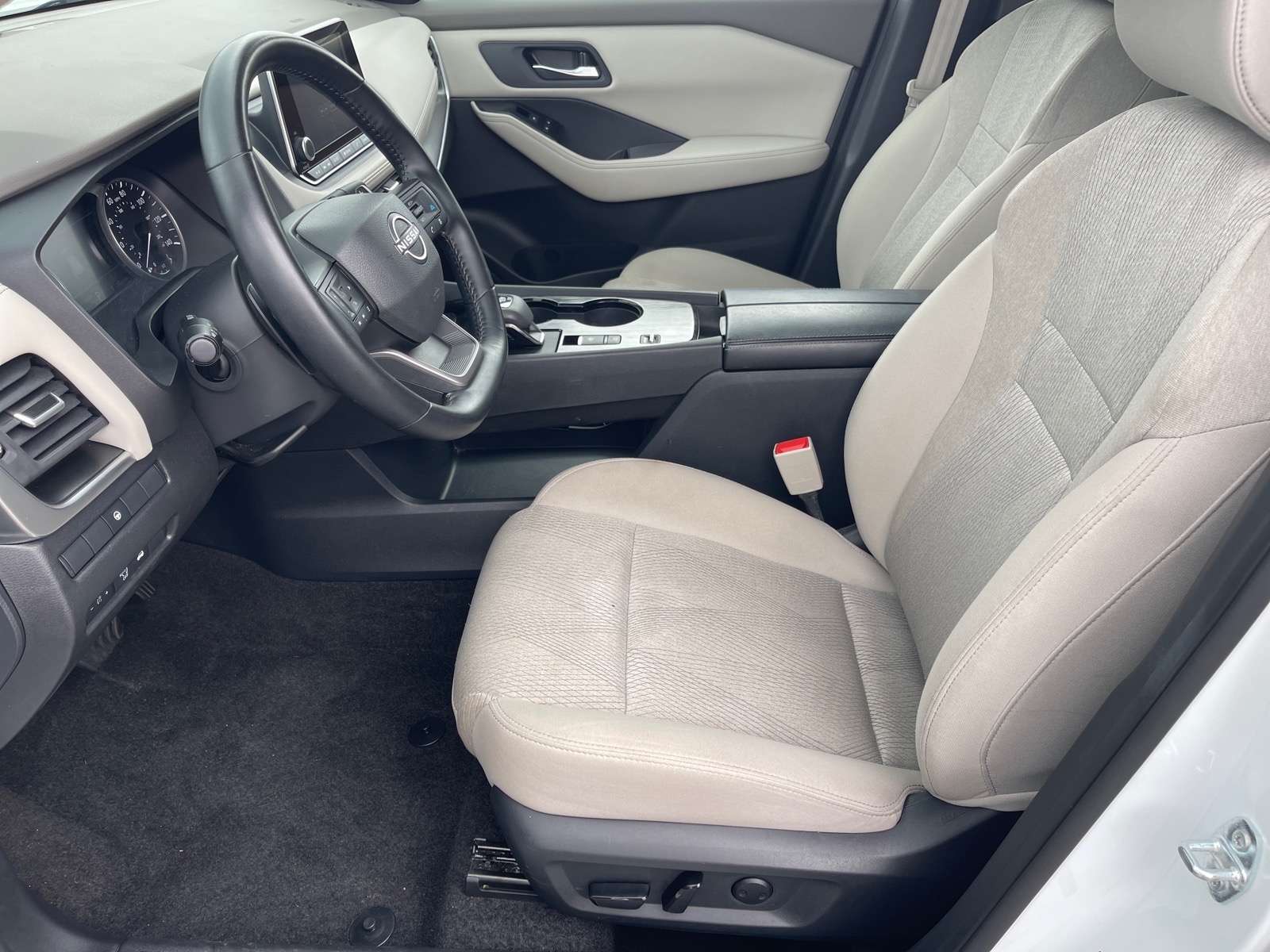 2025 Nissan Rogue SV - Photo 10