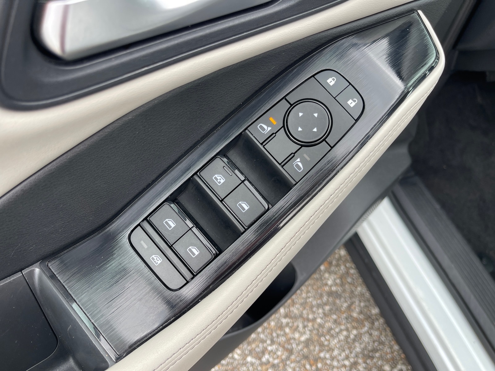 2025 Nissan Rogue SV - Photo 8